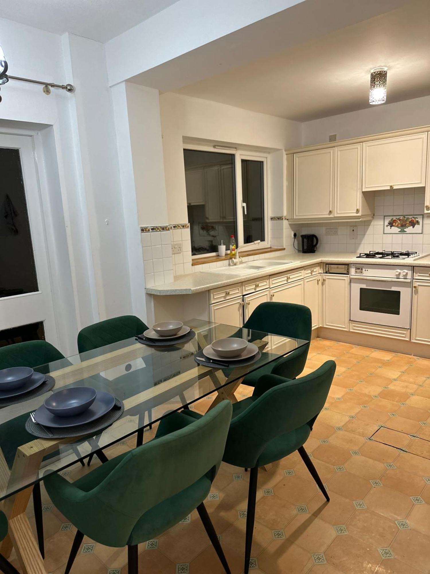 Spacious 4 Bed Home Near Nec, Jlr & Airport Parking For 3 Cars Ideal For Contractors! Solihull Exterior foto